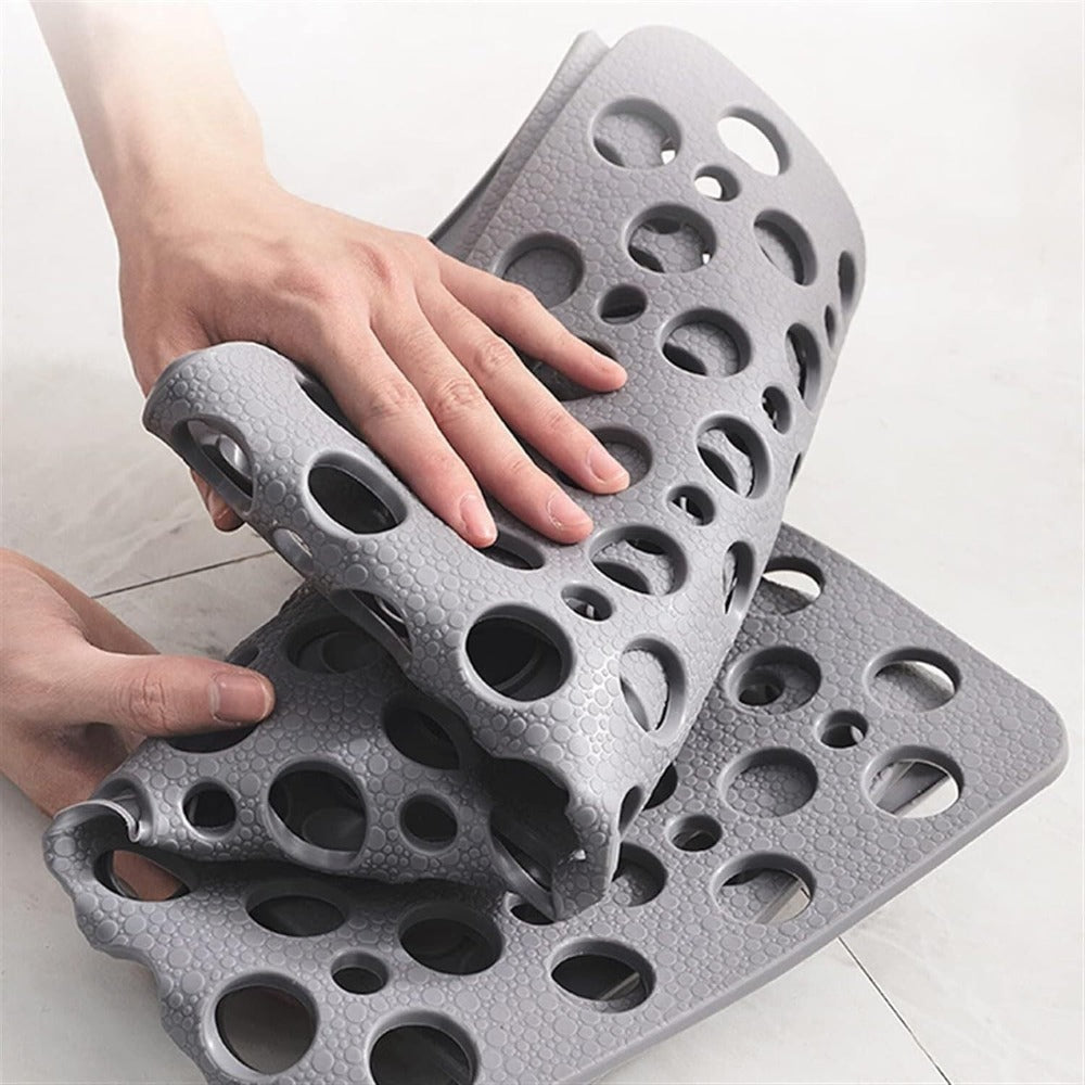 Die flexible REIN Matte aus weichem, geruchsarmem Material lässt sich biegen und rollen